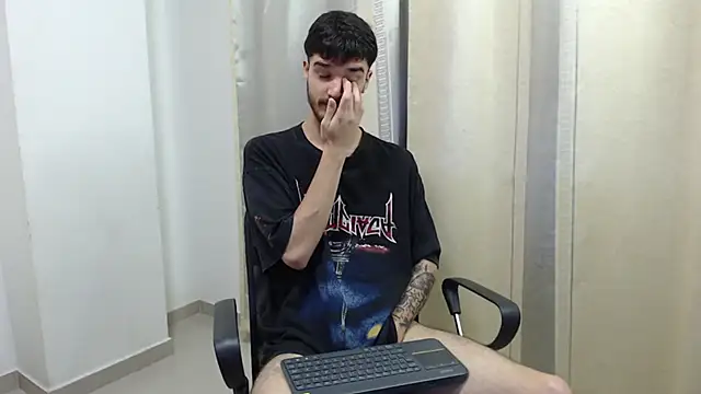 Snapshot of joseh0se chatting on February 25, 12:53 am joseh0se online show from February 25, 12:53 am