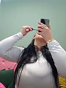 Snapshot of VickyVice chatting on February 6, 6:00 pm VickyVice online show from February 6, 6:00 pm