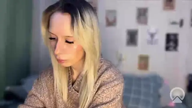 Snapshot of DellaCampbell chatting on February 4, 2:12 pm DellaCampbell online show from February 4, 2:12 pm