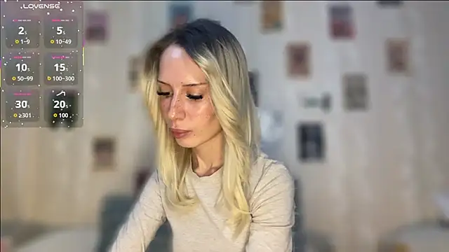 Snapshot of DellaCampbell chatting on February 12, 11:05 am DellaCampbell online show from February 12, 11:05 am