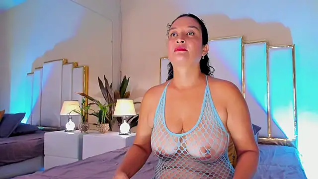 Snapshot of Rosalinda_77 chatting on July 14, 12:44 pm Rosalinda 77 online show from July 14, 12:44 pm