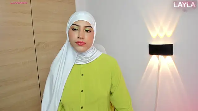 LAY LA  online show from February 3, 8:58 pm