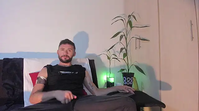 Snapshot of Erickpritz_xh chatting on May 4, 9:44 pm Erickpritz xh online show from May 4, 9:44 pm