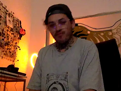 helloandi online show from April 19, 2:55 am