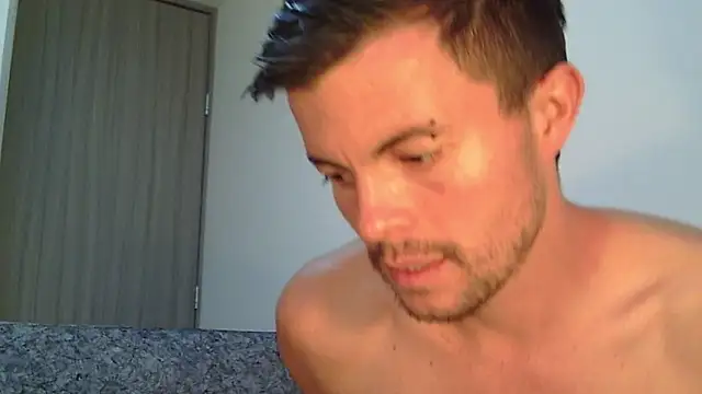 Snapshot of jordan_fox chatting on February 25, 7:34 pm jordan fox online show from February 25, 7:34 pm