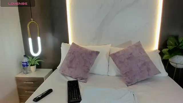 Snapshot of valeryn__rosse chatting on February 3, 3:26 am valeryn rosse online show from February 3, 3:26 am