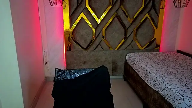 Snapshot of Luvienne chatting on February 10, 8:35 pm Luvienne online show from February 10, 8:35 pm