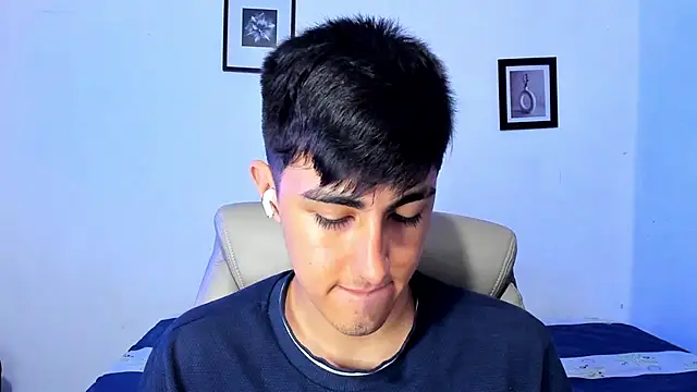 Snapshot of babyted272 chatting on February 3, 6:40 am babyted272 online show from February 3, 6:40 am