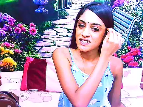 Snapshot of IndianPretty14u2Luv chatting on April 15, 6:37 pm IndianPretty14u2Luv online show from April 15, 6:37 pm