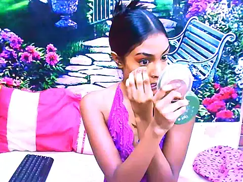 Snapshot of IndianPretty14u2Luv chatting on April 18, 7:07 pm IndianPretty14u2Luv online show from April 18, 7:07 pm