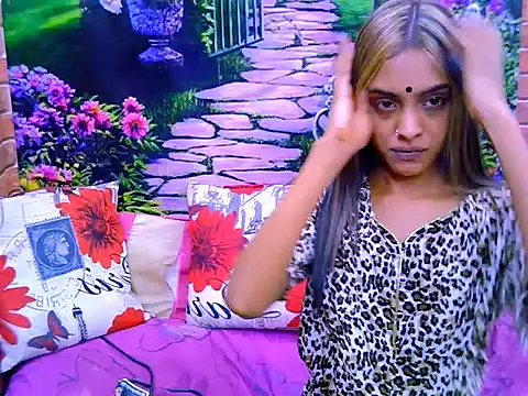 Snapshot of IndianPretty14u2Luv chatting on July 13, 6:11 pm IndianPretty14u2Luv online show from July 13, 6:11 pm