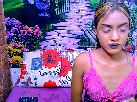 Snapshot of IndianPretty14u2Luv chatting on July 14, 5:34 am IndianPretty14u2Luv online show from July 14, 5:34 am