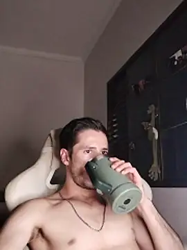 Snapshot of Cshunderlick chatting on February 11, 1:10 am Cshunderlick online show from February 11, 1:10 am