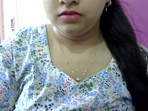 Cute Aliyaa online show from April 12, 7:57 am