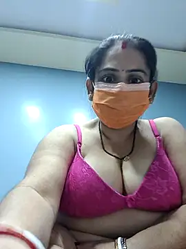 diyam4002 online show from February 8, 8:45 pm