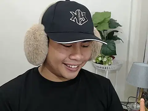 Snapshot of beraldick chatting on February 23, 3:48 am beraldick online show from February 23, 3:48 am