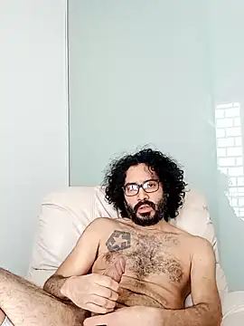 Snapshot of Batou1683 chatting on February 10, 9:46 am Batou1683 online show from February 10, 9:46 am