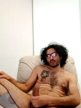 Snapshot of Batou1683 chatting on February 28, 3:35 pm Batou1683 online show from February 28, 3:35 pm