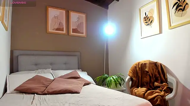 SalomeStorm  online show from April 7, 2:50 pm