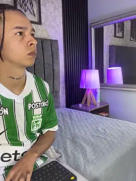 Snapshot of bliinkii_and_luka_ chatting on February 25, 1:32 pm bliinkii and luka online show from February 25, 1:32 pm