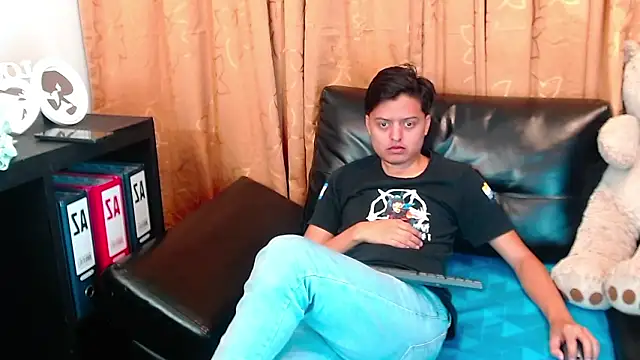 Snapshot of Kevin_Charless chatting on March 13, 12:34 pm Kevin Charless online show from March 13, 12:34 pm