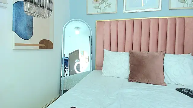 MarianaScott  online show from March 18, 5:16 pm