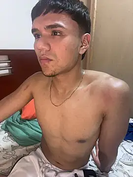 Snapshot of CreamKingg chatting on February 4, 5:13 am CreamKingg online show from February 4, 5:13 am