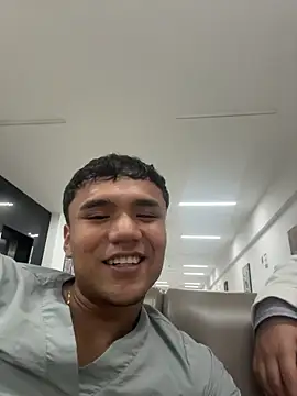 Snapshot of CreamKingg chatting on February 9, 9:24 am CreamKingg online show from February 9, 9:24 am