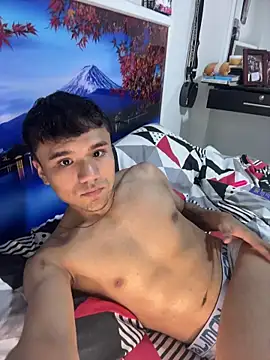 Snapshot of CreamKingg chatting on February 11, 5:12 am CreamKingg online show from February 11, 5:12 am