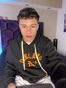 Snapshot of Dominik_Souza chatting on April 24, 8:00 pm Dominik Souza online show from April 24, 8:00 pm