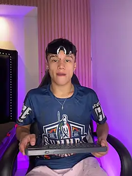 Snapshot of Dominik_Souza chatting on April 26, 2:26 pm Dominik Souza online show from April 26, 2:26 pm