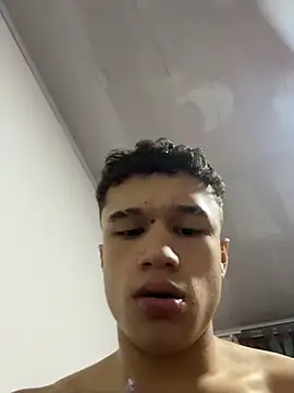 Snapshot of Dominik_Souza chatting on June 28, 1:44 am Dominik Souza online show from June 28, 1:44 am