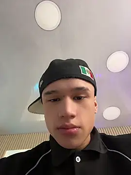 Snapshot of Dominik_Souza chatting on July 12, 8:11 pm Dominik Souza online show from July 12, 8:11 pm