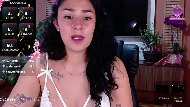 Snapshot of Iris_colette chatting on April 6, 10:54 pm Iris colette online show from April 6, 10:54 pm