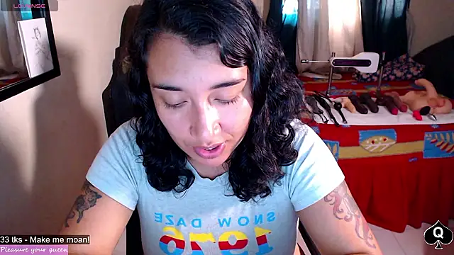 Snapshot of Robin_H00t_2 chatting on February 26, 7:35 pm Robin H00t 2 online show from February 26, 7:35 pm