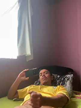 Snapshot of serranoandre chatting on August 2, 3:43 pm serranoandre online show from August 2, 3:43 pm