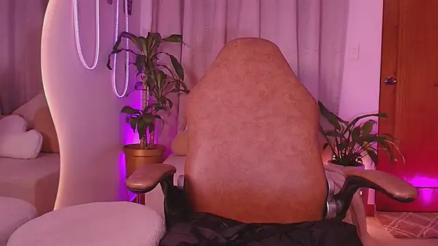 Snapshot of _lindapynk_ chatting on February 11, 7:19 pm lindapynk online show from February 11, 7:19 pm