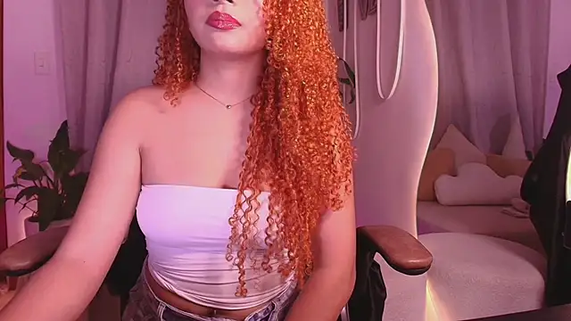 Snapshot of _lindapynk_ chatting on February 17, 1:35 am lindapynk online show from February 17, 1:35 am