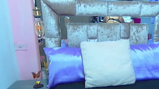 Snapshot of thyara_noa chatting on February 7, 7:28 pm thyara noa online show from February 7, 7:28 pm