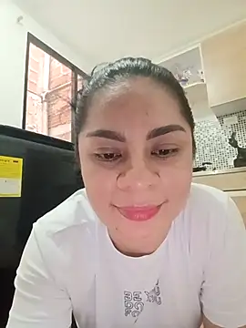 Snapshot of luna_pinky chatting on February 13, 6:15 pm luna pinky online show from February 13, 6:15 pm