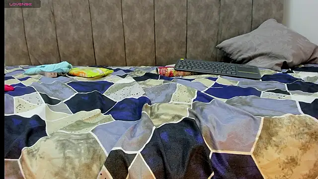 Snapshot of celeste78 chatting on February 26, 8:08 pm celeste78 online show from February 26, 8:08 pm