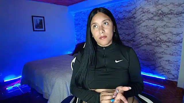 Snapshot of Camila_IRoose chatting on April 16, 9:39 pm Camila IRoose online show from April 16, 9:39 pm