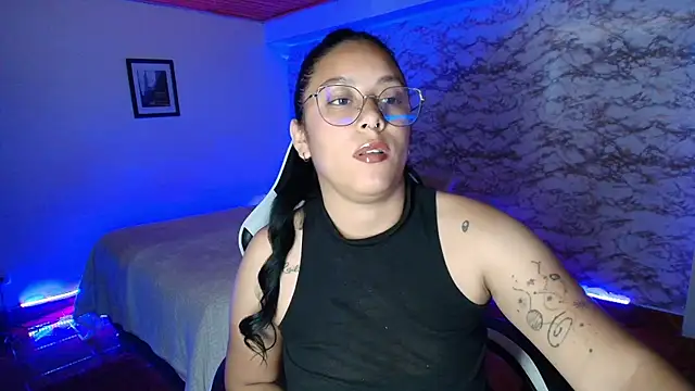 Snapshot of Camila_IRoose chatting on April 22, 10:00 pm Camila IRoose online show from April 22, 10:00 pm