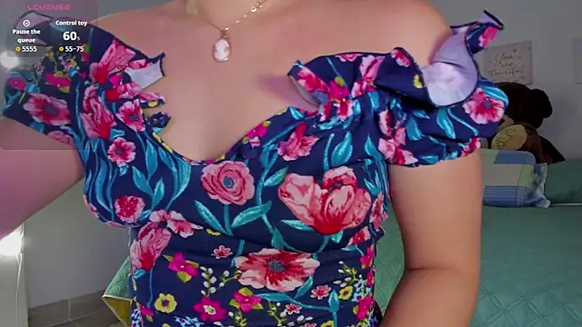 Snapshot of Alessandra_01 chatting on February 6, 11:13 am Alessandra 01 online show from February 6, 11:13 am