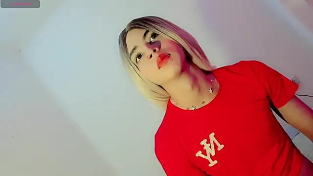 Snapshot of zoe_rous2 chatting on February 2, 2:05 pm zoe rous2 online show from February 2, 2:05 pm