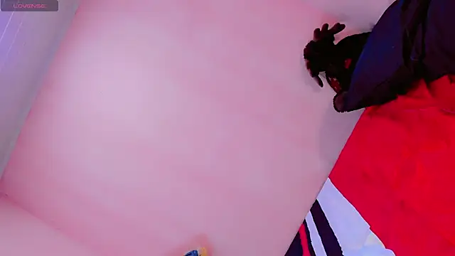 Snapshot of zoe_rous2 chatting on February 6, 1:47 pm zoe rous2 online show from February 6, 1:47 pm