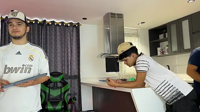 TheBatMansion online show from February 18, 9:55 pm