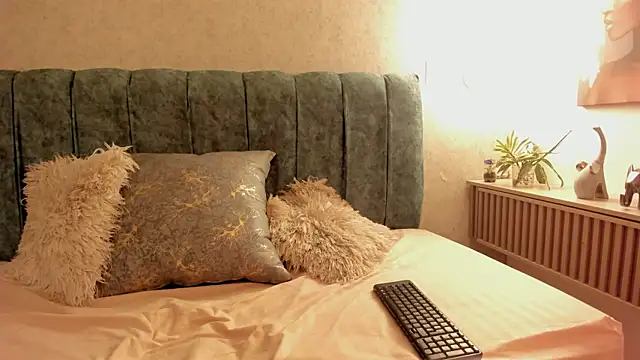 Snapshot of Aleera_Walton chatting on March 23, 8:24 pm Aleera Walton online show from March 23, 8:24 pm