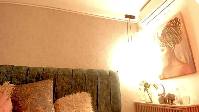 Snapshot of Aleera_Walton chatting on April 2, 8:06 pm Aleera Walton online show from April 2, 8:06 pm