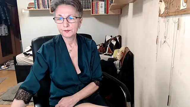 katemodel online show from October 1, 9:26 am